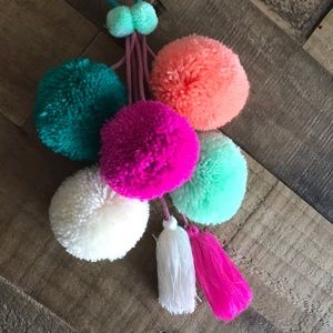 Intrinsic Flair Shakti Pom